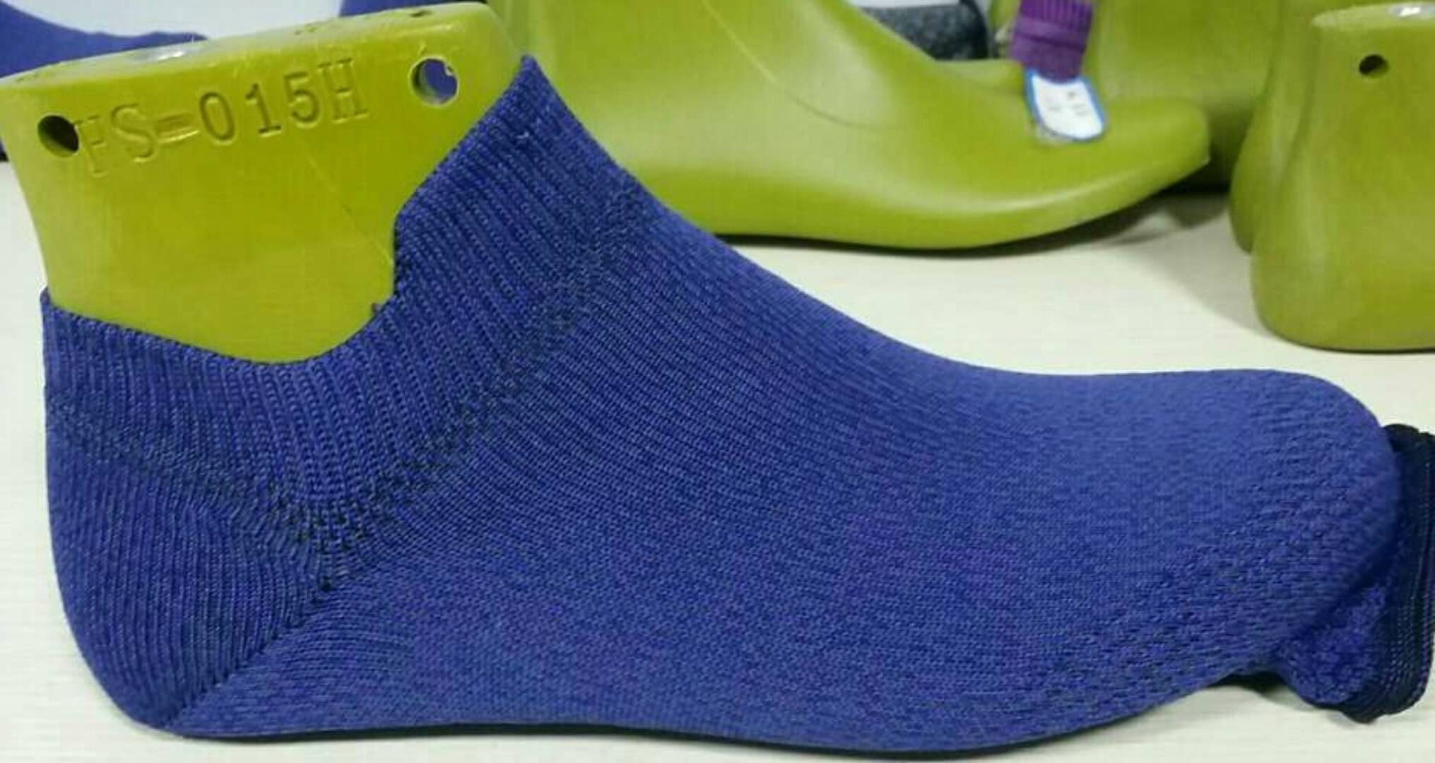 （騰輝）圓機(jī)針織鞋面機(jī)