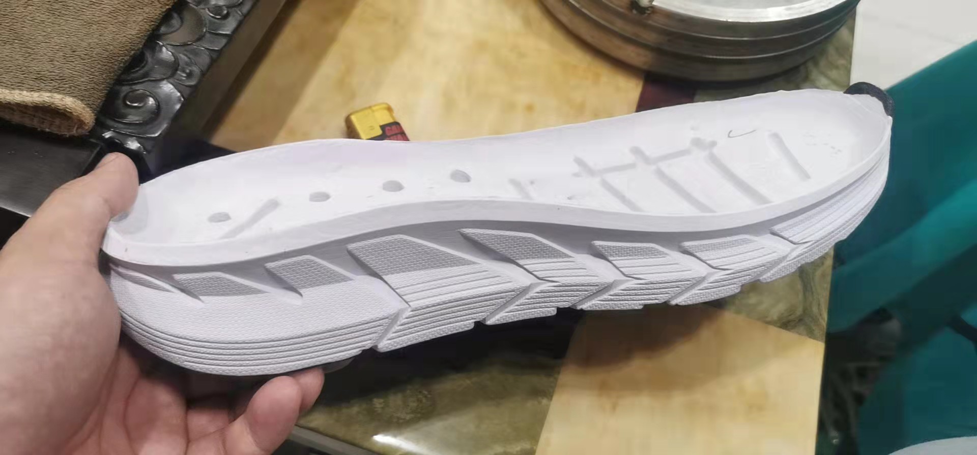 東莞巨誠(chéng)鞋業(yè)